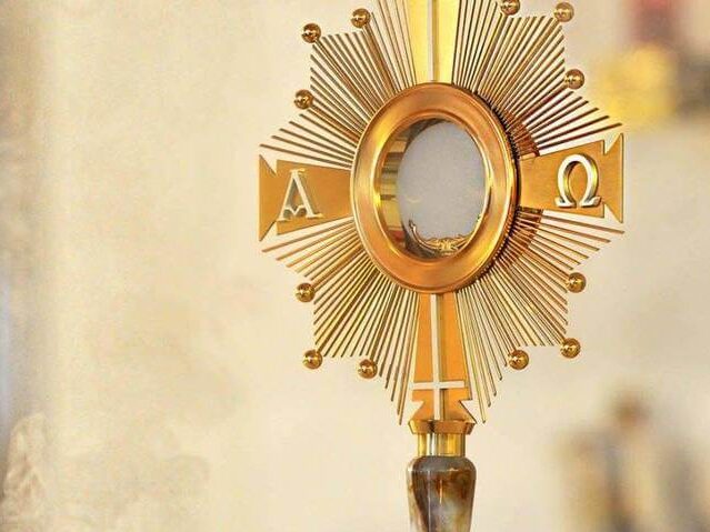 Processione-del-Corpus-Domini-dal-Duomo-a-Santa-Trinita_articleimage-e1591621858403